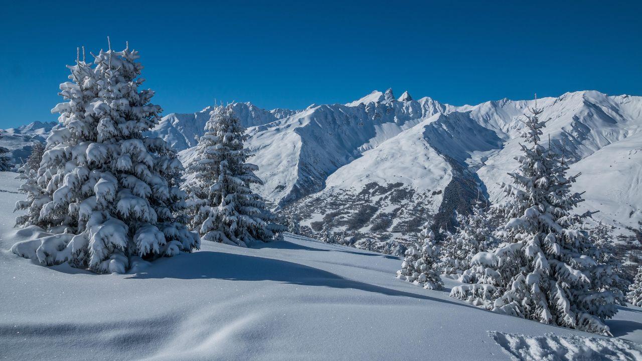 Vue sur Valloire enneigée